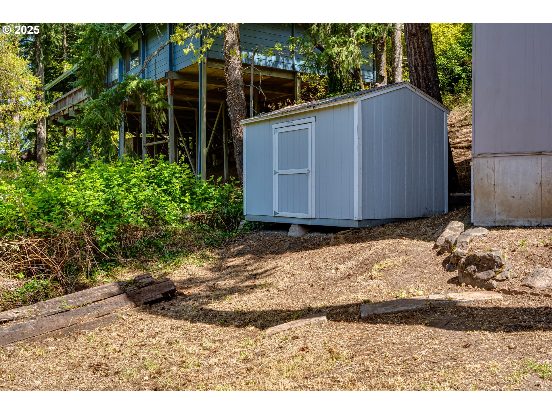 5140 Saratoga Street Eugene, OR 97405 - Photo 44 of 45 a view of a backyard of the house