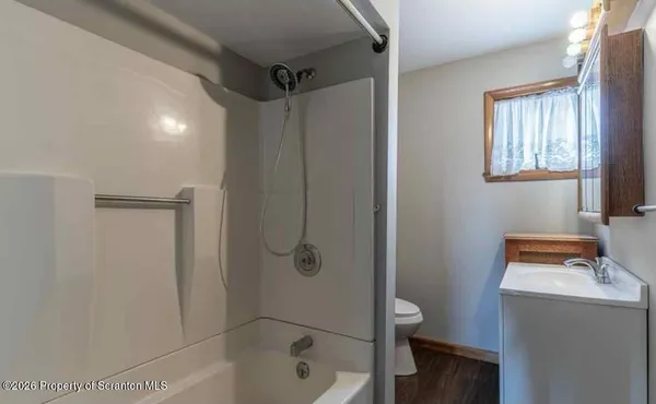 $1,700 | 112 East Grove Street, Taylor, PA 18517