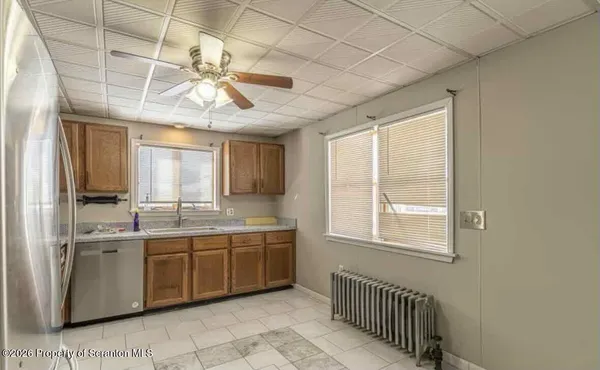 $1,700 | 112 East Grove Street, Taylor, PA 18517