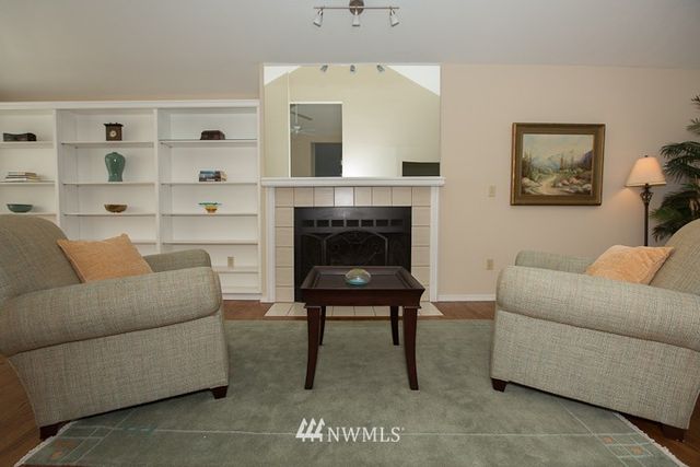 $450,000 | 2630 Northwest Oakcrest Drive, Issaquah, WA 98027