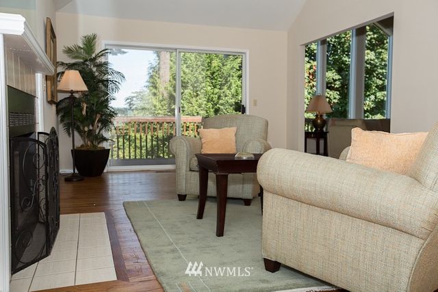 $450,000 | 2630 Northwest Oakcrest Drive, Issaquah, WA 98027