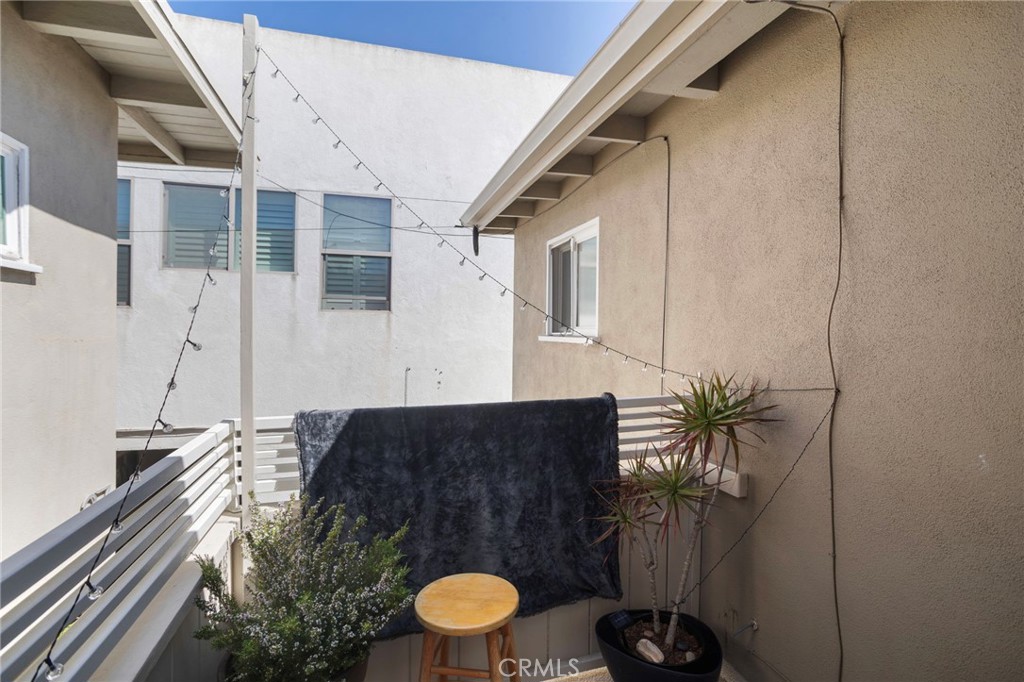 27 66th Place Long Beach, CA 90803 - Photo 40 of 56 a view of balcony