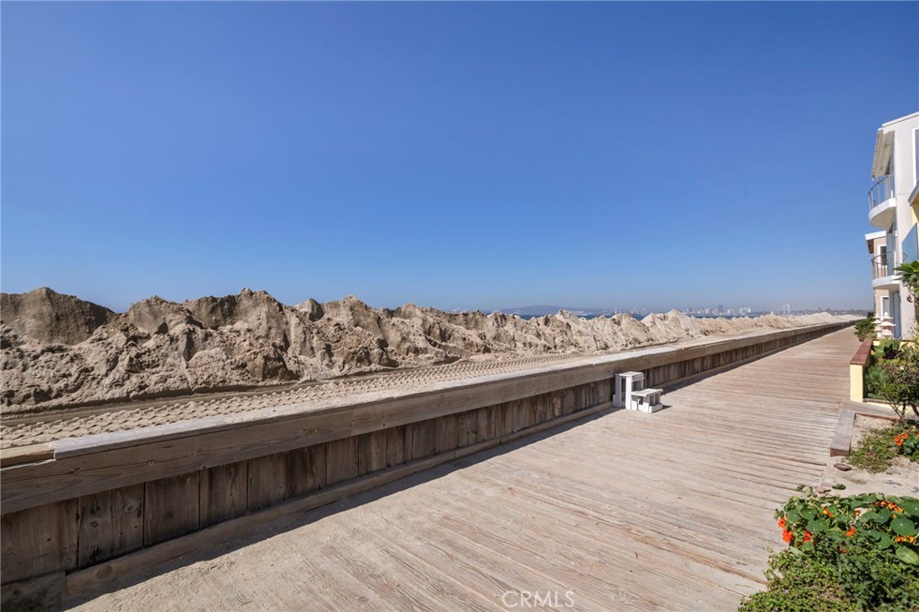 27 66th Place Long Beach, CA 90803 - Photo 43 of 56 a view of a terrace