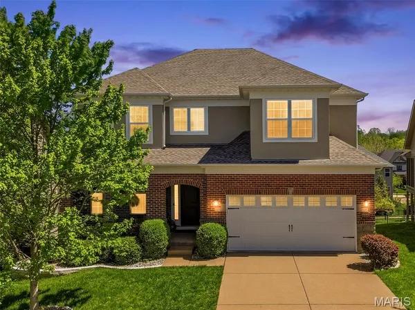 $900,000 | 404 Maple Rise Path, Chesterfield, MO 63005