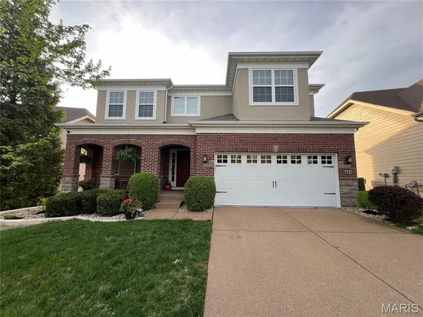 $900,000 | 404 Maple Rise Path, Chesterfield, MO 63005