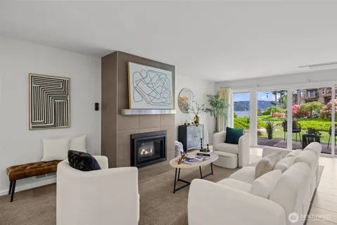 $1,100,000 | 17498 Northeast 40th Place, Unit I1, Redmond, WA 98052