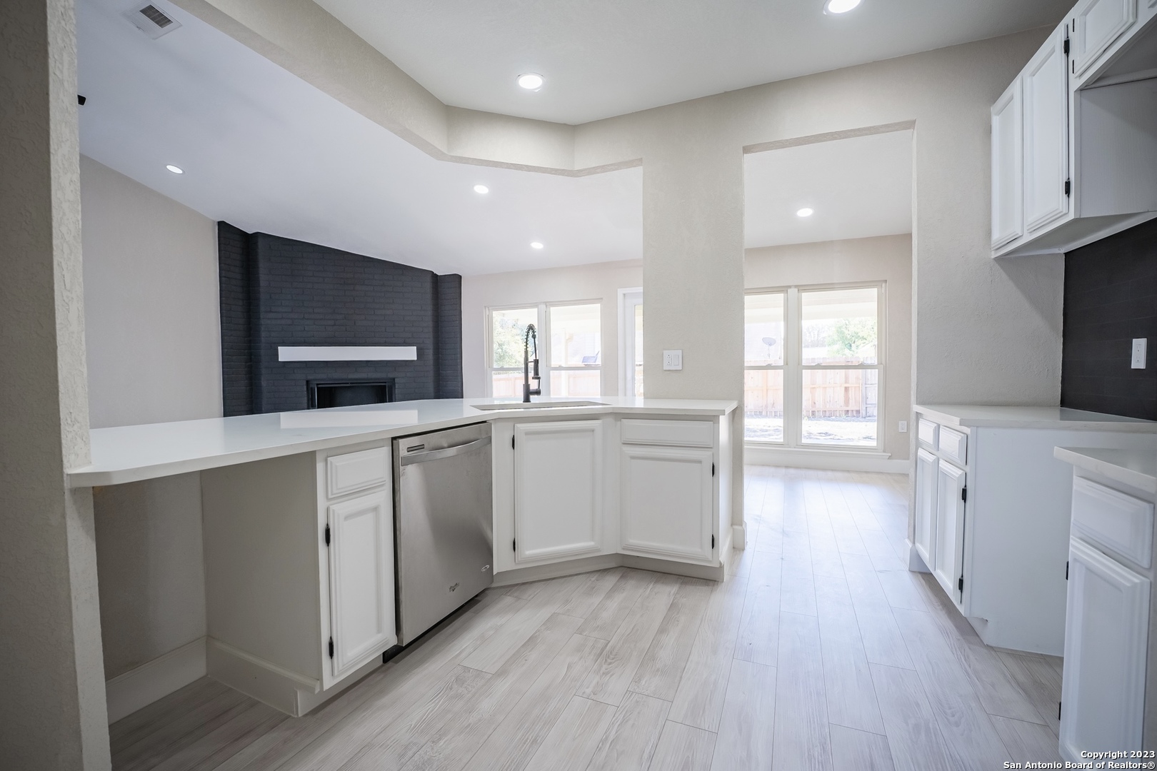 8026 Deadwood Ridge Converse, TX 78109 - Photo 13 of 44