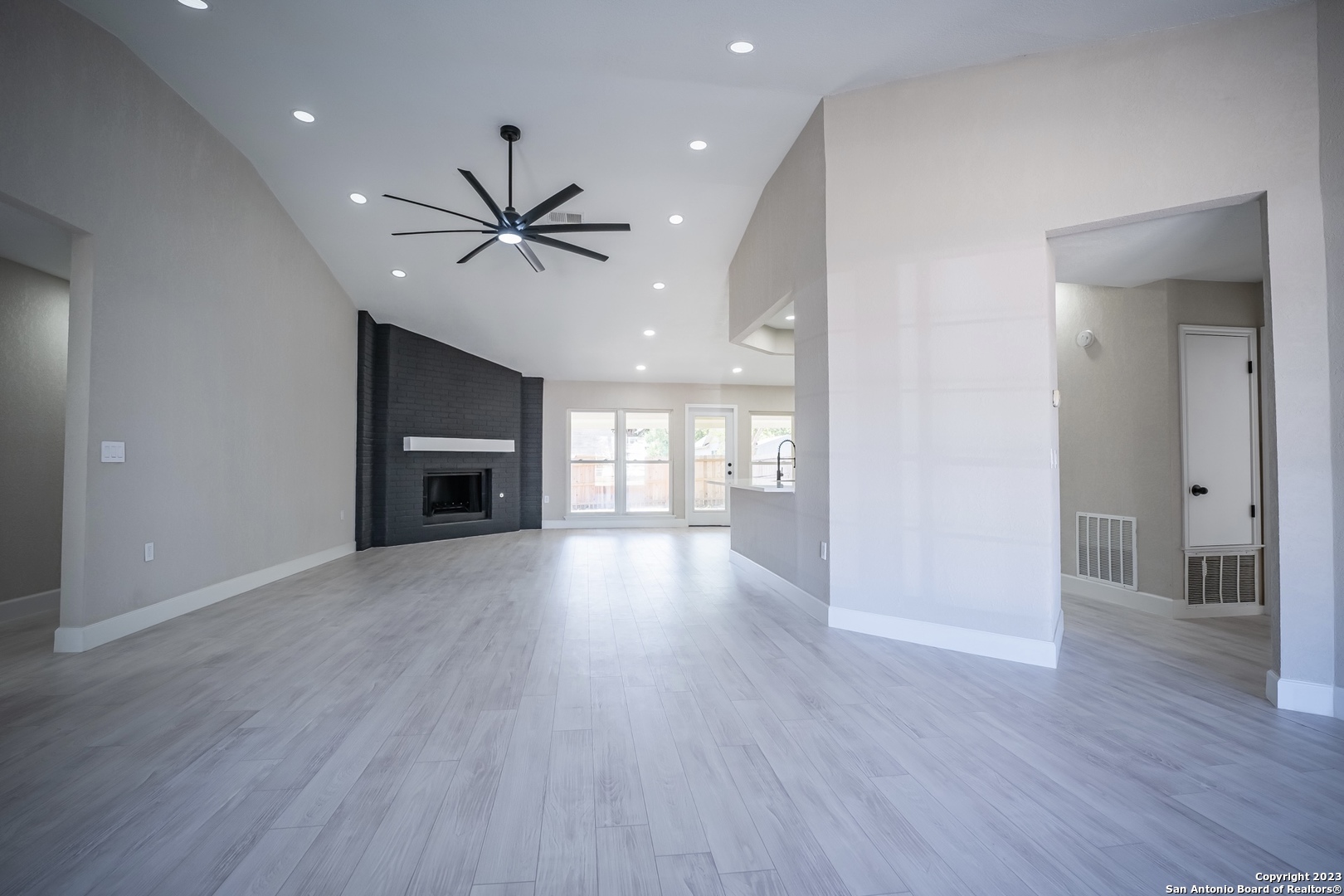 8026 Deadwood Ridge Converse, TX 78109 - Photo 3 of 44