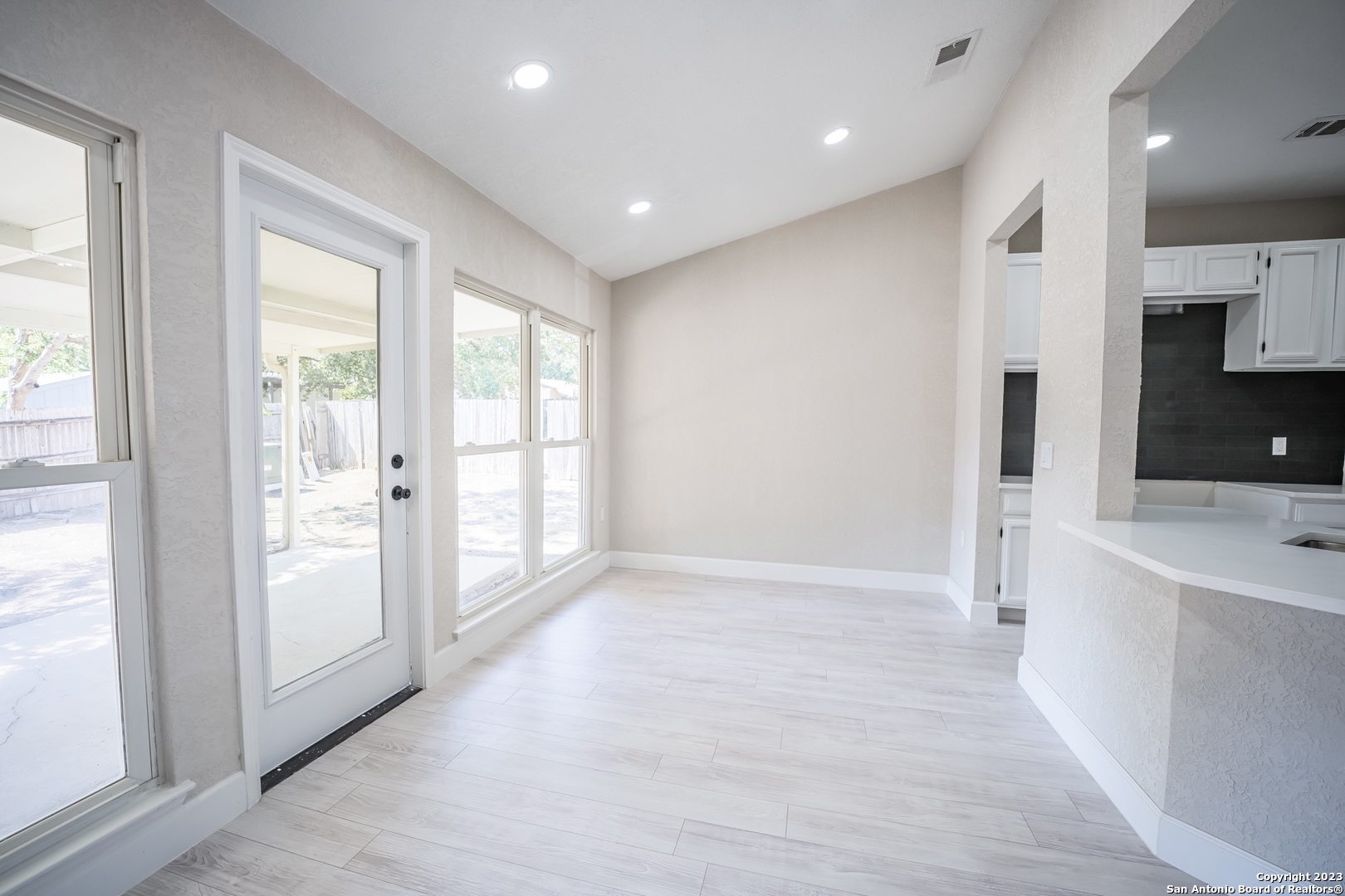 8026 Deadwood Ridge Converse, TX 78109 - Photo 9 of 44