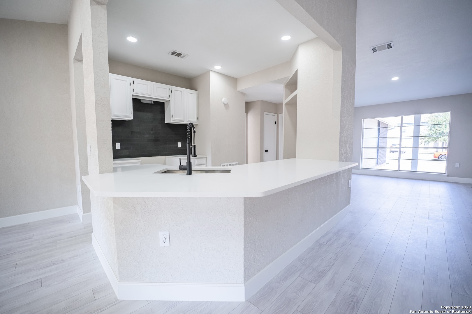 8026 Deadwood Ridge Converse, TX 78109 - Photo 10 of 44