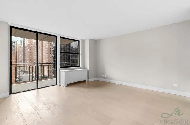 $5,600 | 330 East 39th Street, Unit 28P | Murray Hill