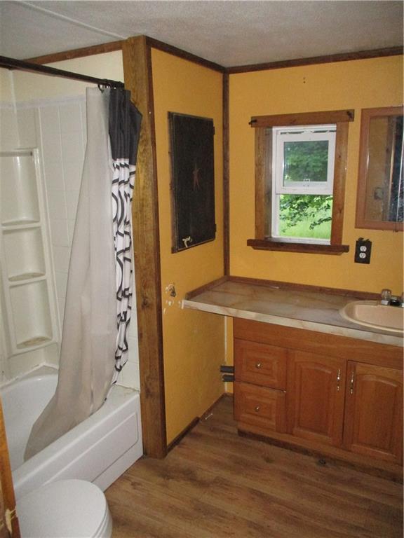 920 McCreight Road Shelocta, PA 15774 - Photo 18 of 25 a bathroom with a tub and a sink