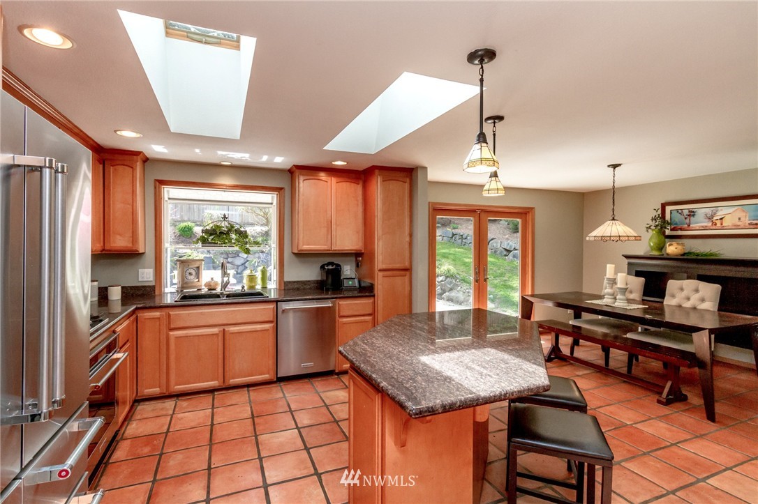 12507 Southeast 96th Place Renton, WA 98056 - Photo 4 of 25 Gallery Image 4