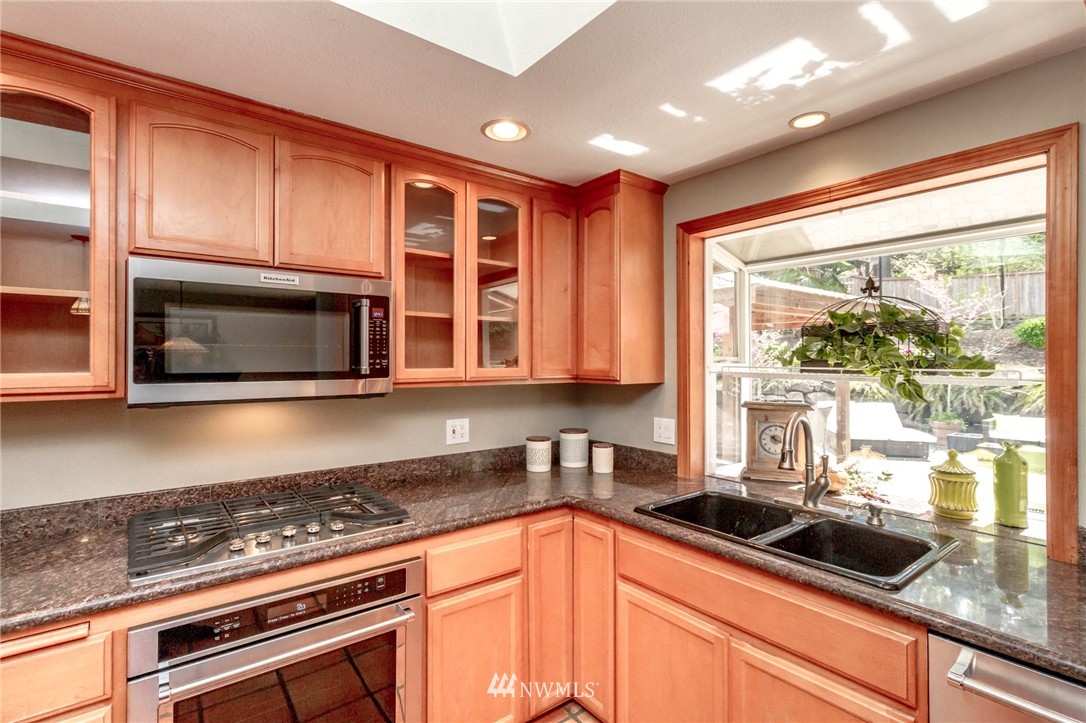12507 Southeast 96th Place Renton, WA 98056 - Photo 5 of 25 Gallery Image 5
