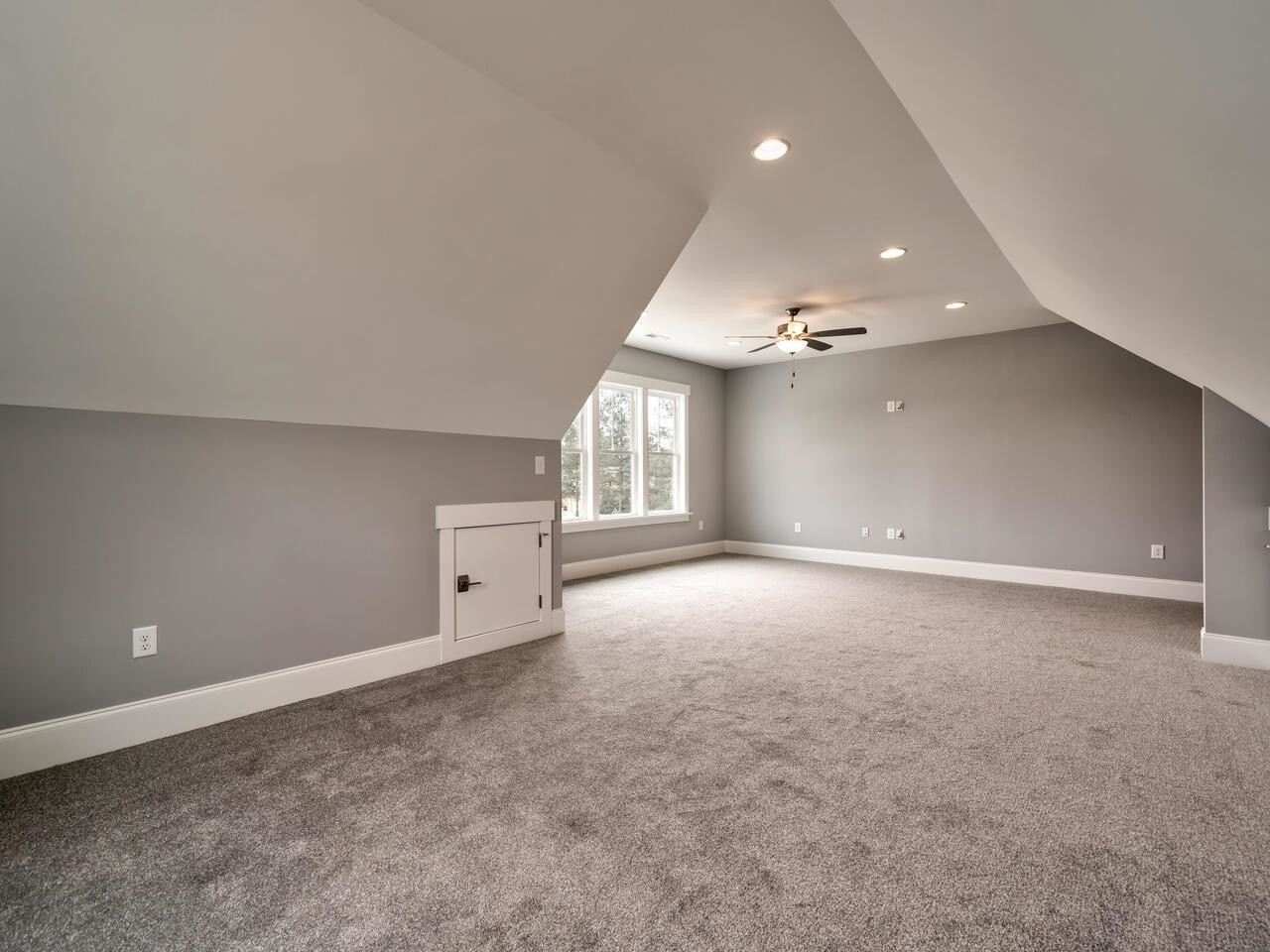 16 Constitution Avenue Smithfield, NC 27577 - Photo 47 of 60 an empty room with windows and pillars in it