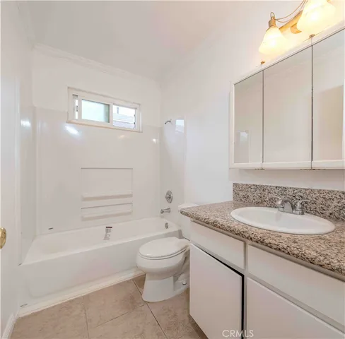 $2,700 | 222 20th Street, Unit 3, Huntington Beach, CA 92648