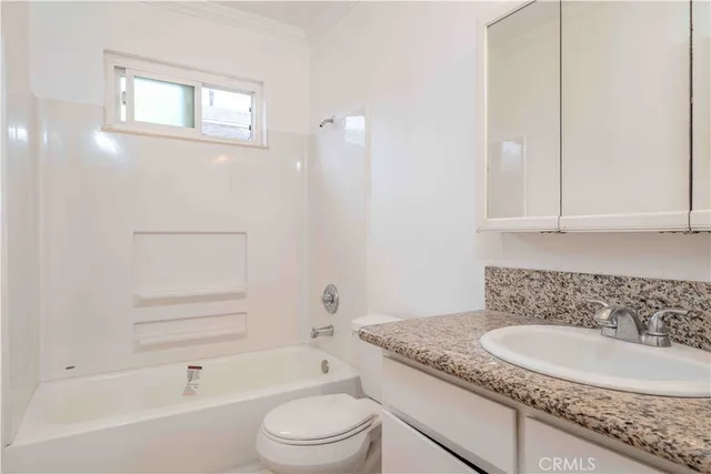 $2,700 | 222 20th Street, Unit 3, Huntington Beach, CA 92648