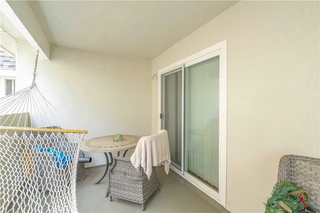 $2,700 | 222 20th Street, Unit 3, Huntington Beach, CA 92648