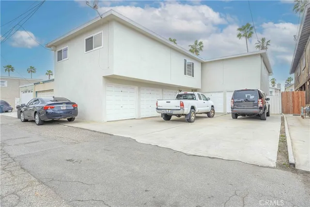 $2,700 | 222 20th Street, Unit 3, Huntington Beach, CA 92648