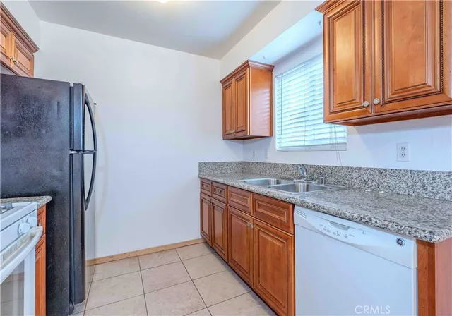 $2,700 | 222 20th Street, Unit 3, Huntington Beach, CA 92648