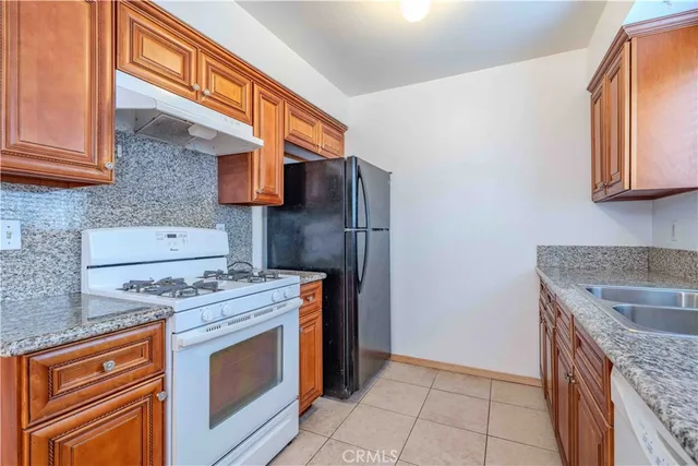 $2,700 | 222 20th Street, Unit 3, Huntington Beach, CA 92648