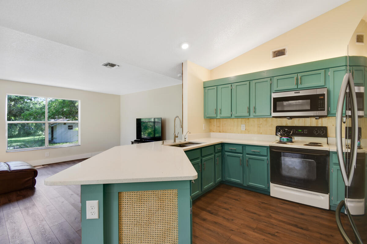 12792 Old Indiantown Road Jupiter, FL 33478 - Photo 7 of 60 KITCHEN & FAMILYROOM