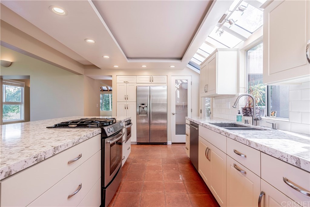 11 Bridle Lane Bell Canyon, CA 91307 - Photo 9 of 44