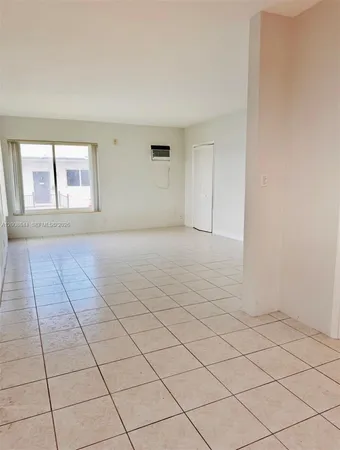$1,800 | 505 South Ocean Drive, Unit A1, Hollywood, FL 33019