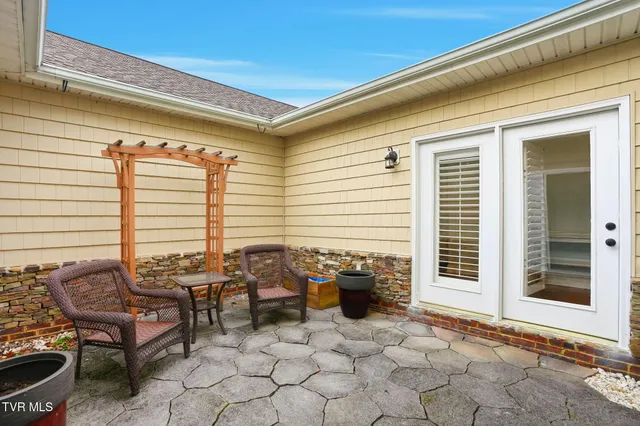 $565,000 | 34 Whitehall, Unit 34, Bristol, TN 37620