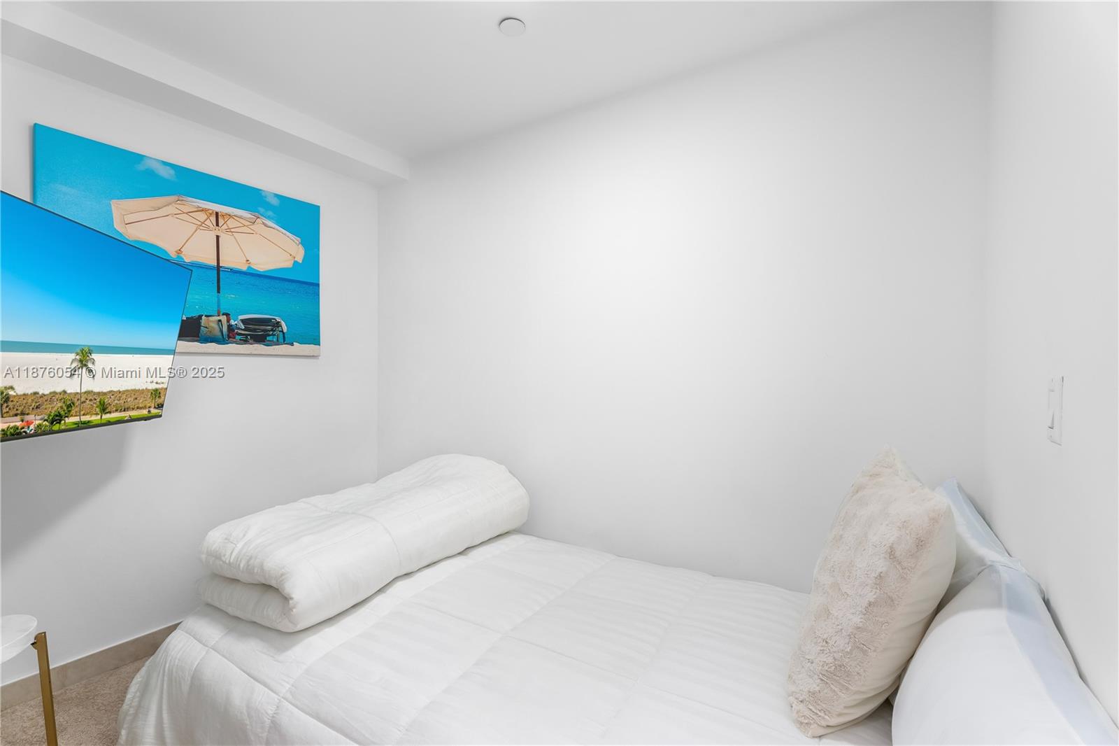 4779 Collins Avenue, Unit 1008 Miami Beach, FL 33140 - Photo 8 of 36 a bedroom with a bed and a wall painting