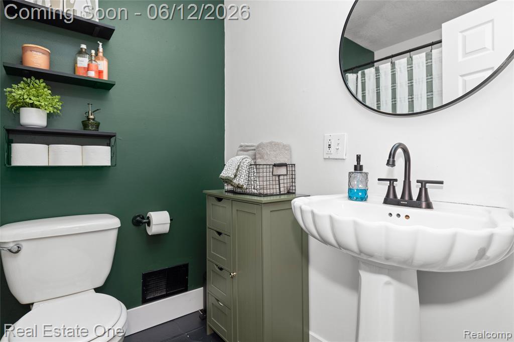 225 1st Street Fenton, MI 48430 - Photo 33 of 48