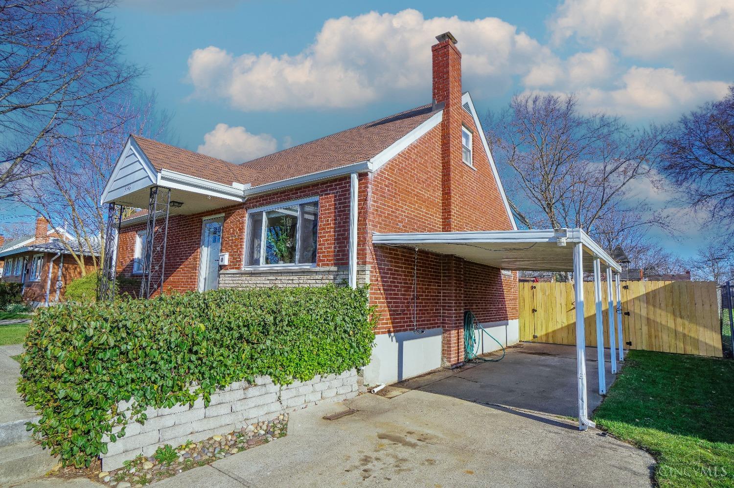 3346 Alexis Road Cincinnati, OH 45239 - Photo 2 of 38
