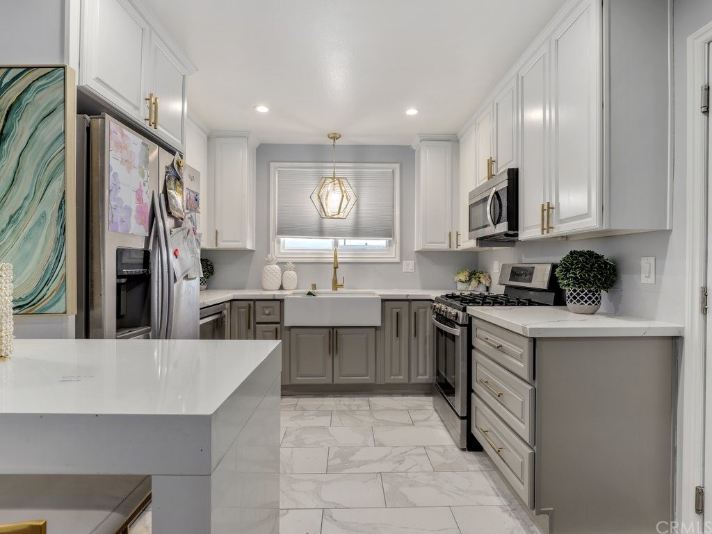 4091 Florence Street Simi Valley, CA 93063 - Photo 3 of 19