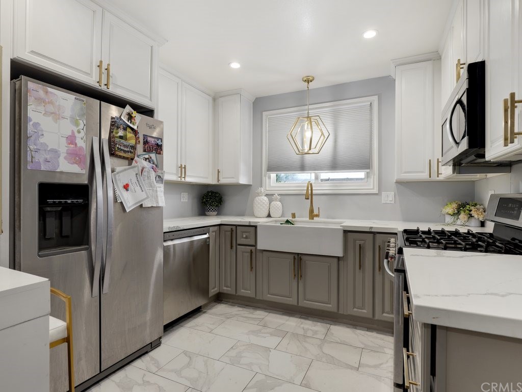 4091 Florence Street Simi Valley, CA 93063 - Photo 4 of 19