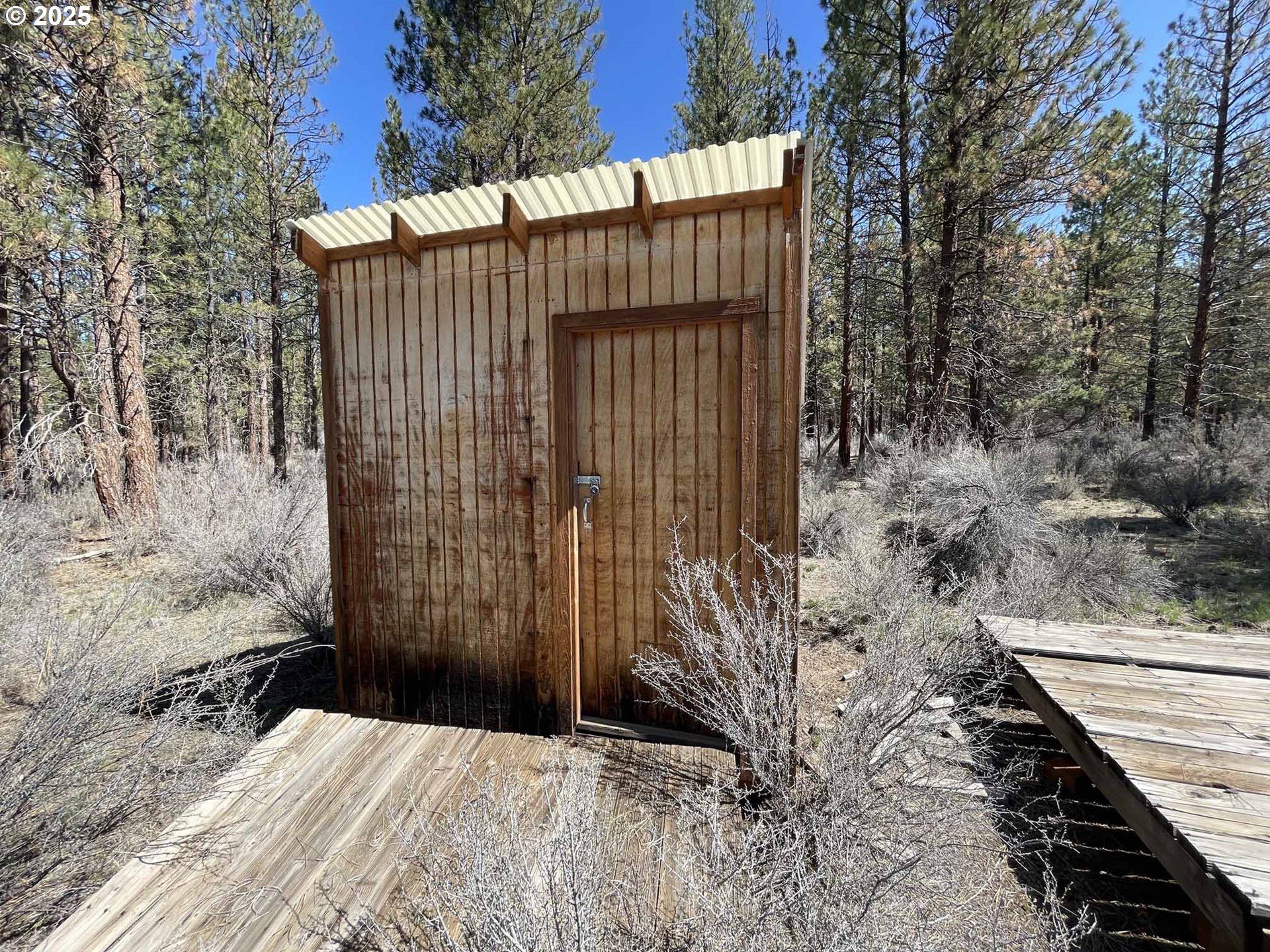 44 Off Nf Road, Unit 1600 Chiloquin, OR 97624 - Photo 25 of 33 a view of wooden fence