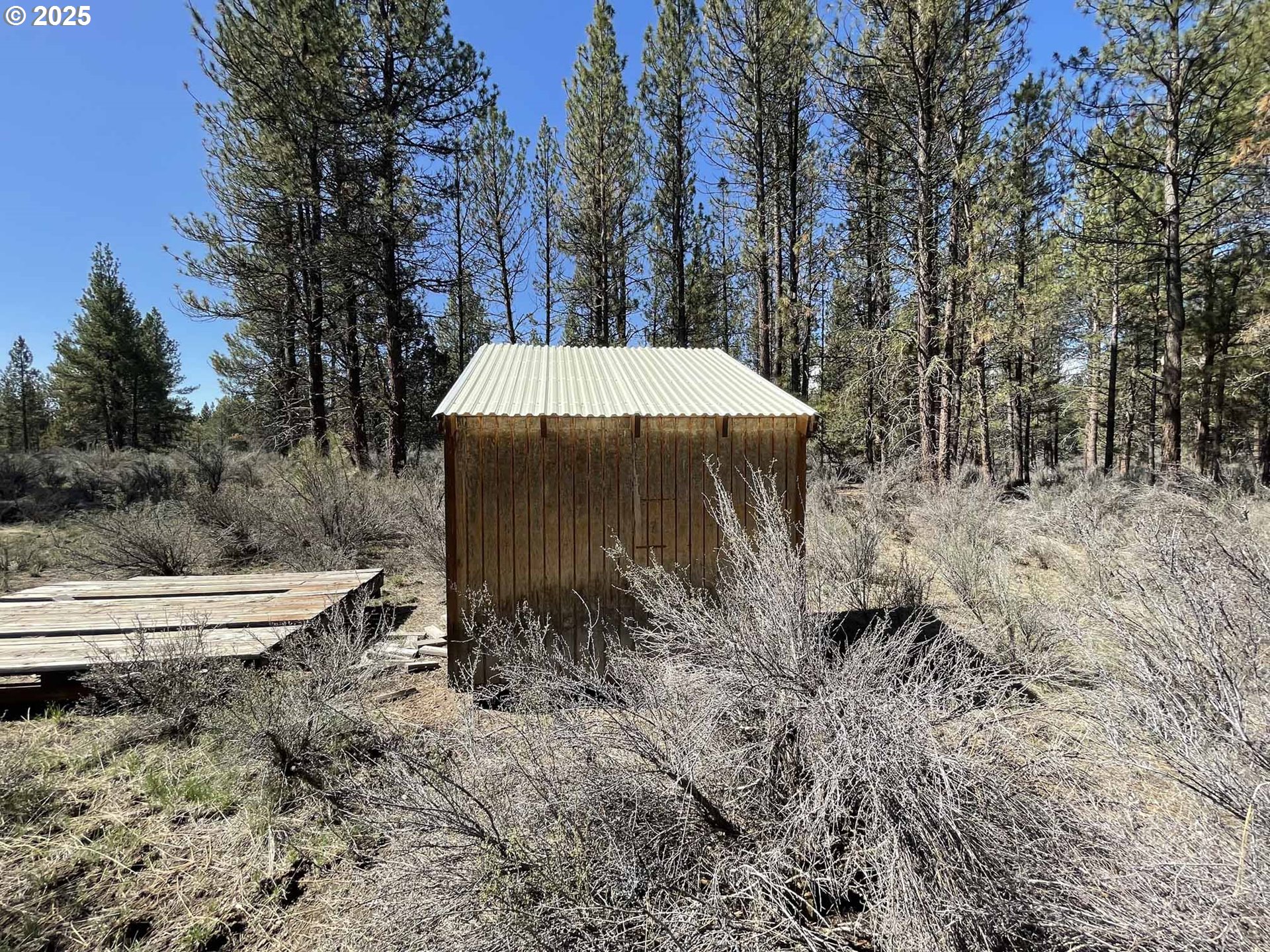 44 Off Nf Road, Unit 1600 Chiloquin, OR 97624 - Photo 27 of 33 a view of a backyard with large trees