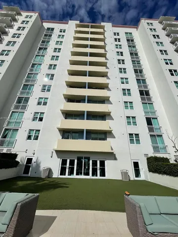 $2,650 | 3000 Coral Way, Unit 1101, Miami, FL 33145