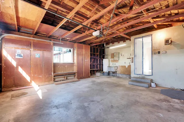 a view of a backyard with tree