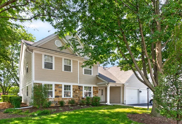 $349,900 | 2845 Meadow Lane, Unit 1V, Schaumburg, IL 60193