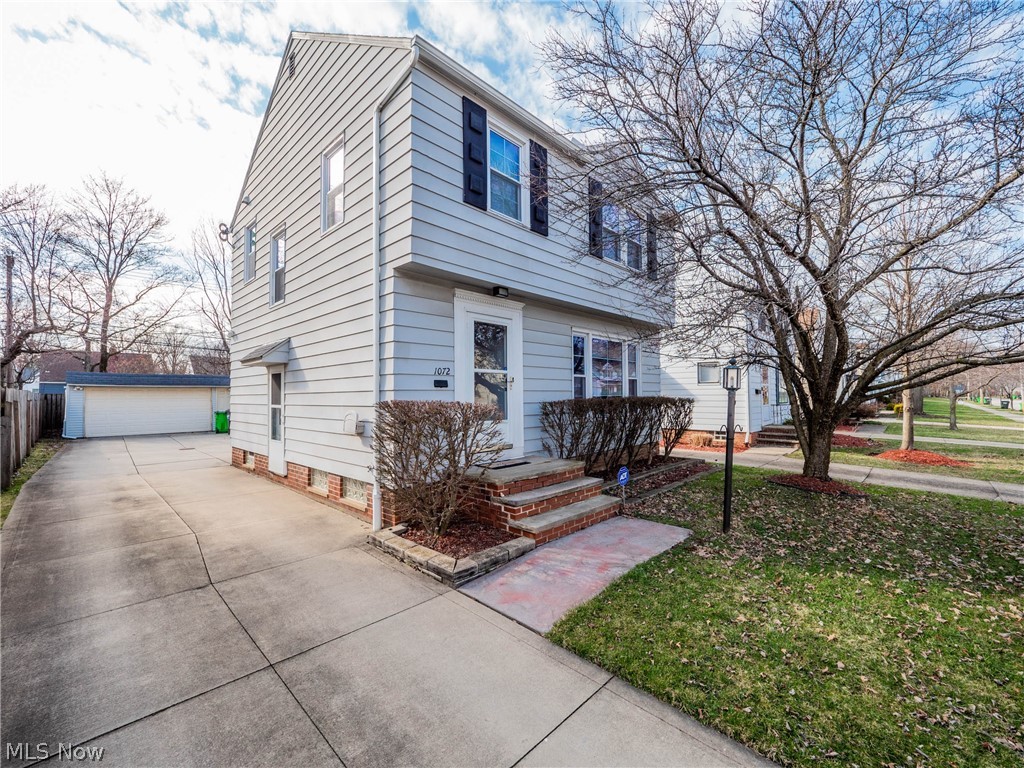 1072 Avondale Road Cleveland, OH 44121 - Photo 3 of 35