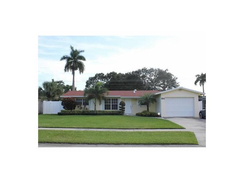 956 Southwest 7th Street Boca Raton, FL 33486 - Photo 1 of 20 Primary Photo
