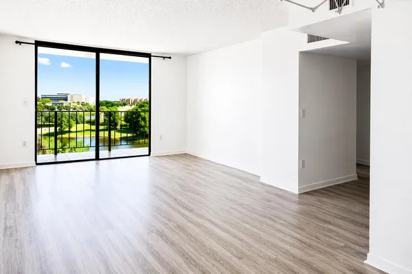 $2,500 | 9682 Fontainebleau Boulevard, Unit 603, Miami, FL 33172