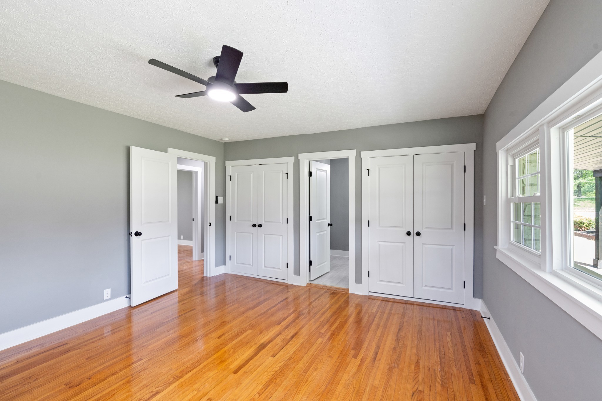 1503 5th Avenue West Springfield, TN 37172 - Photo 20 of 43 a view of empty room with wooden floor and fan