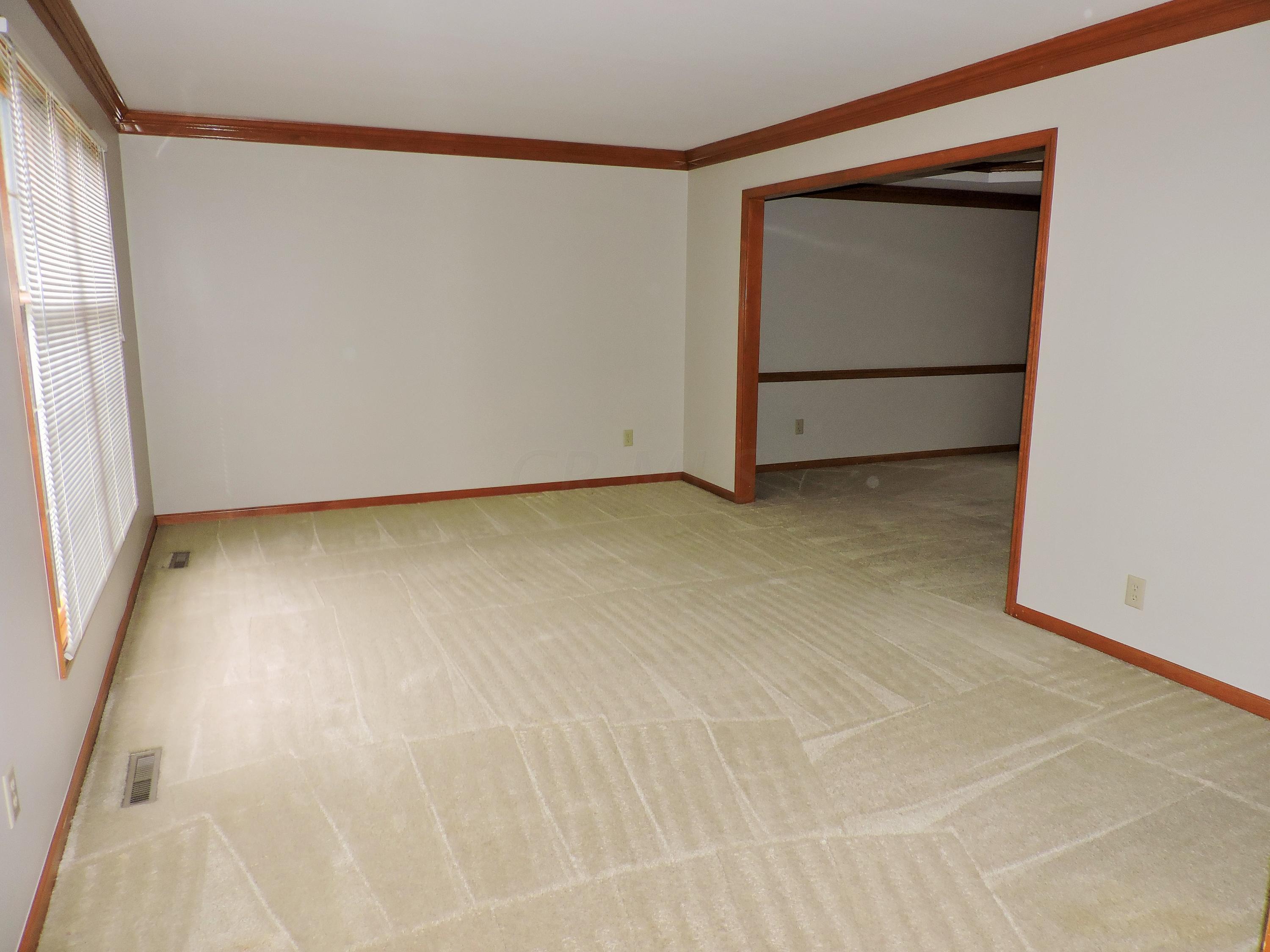 1095 Ridge Place Columbus, OH 43230 - Photo 7 of 32 Gallery Image 7