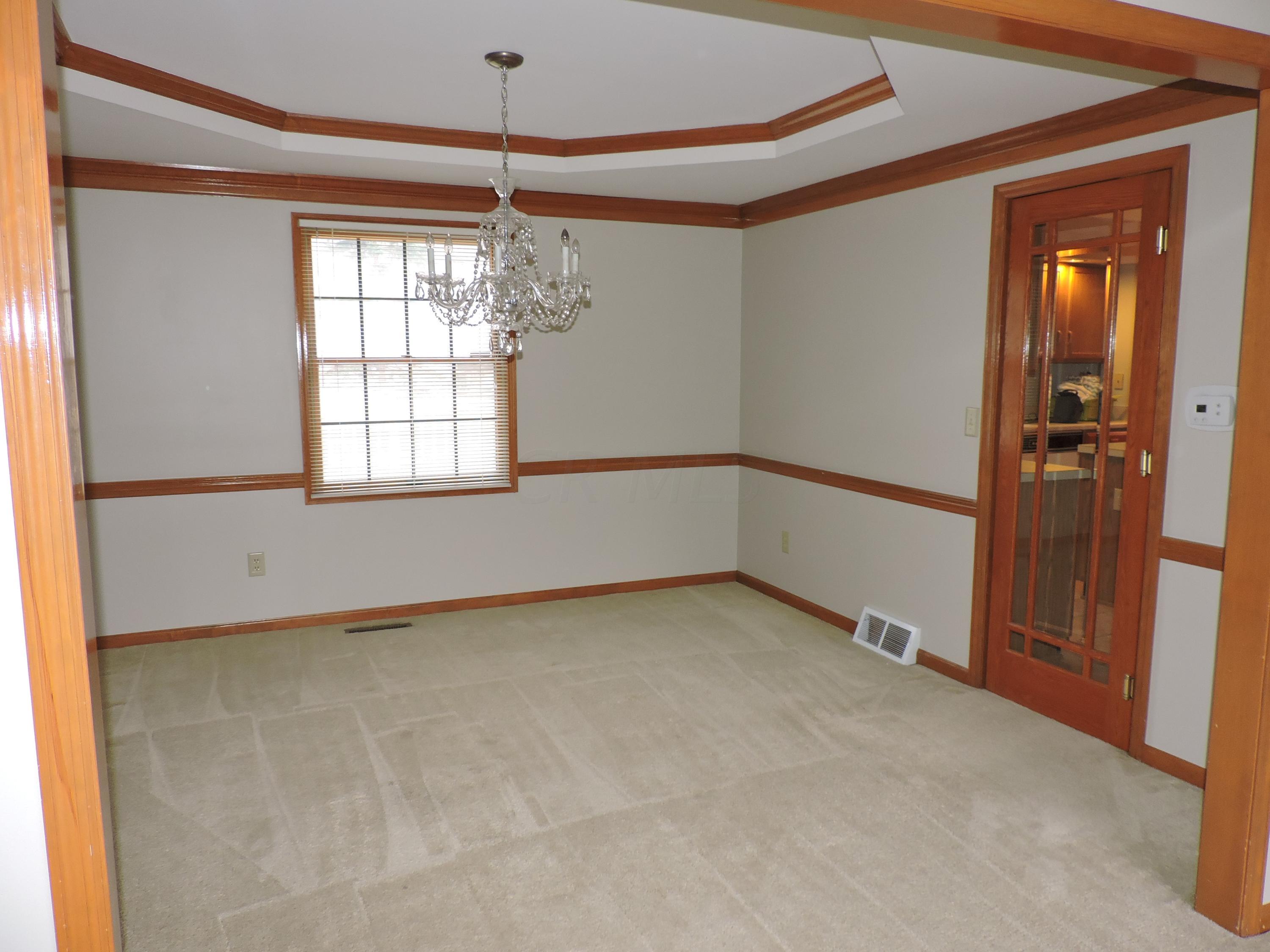 1095 Ridge Place Columbus, OH 43230 - Photo 8 of 32 Gallery Image 8