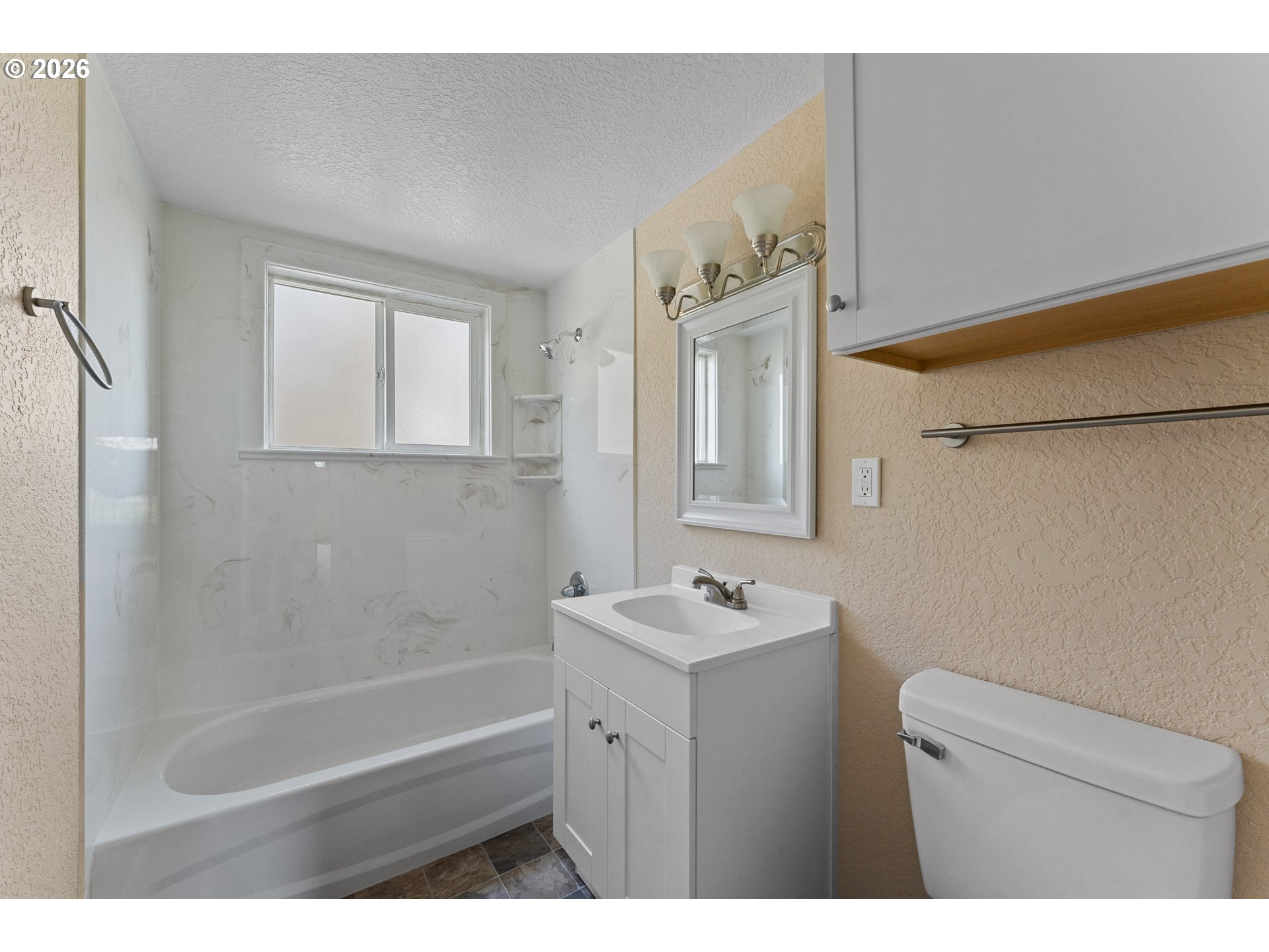 200 Sierra Drive Eagle Point, OR 97524 - Photo 16 of 23 Bathroom