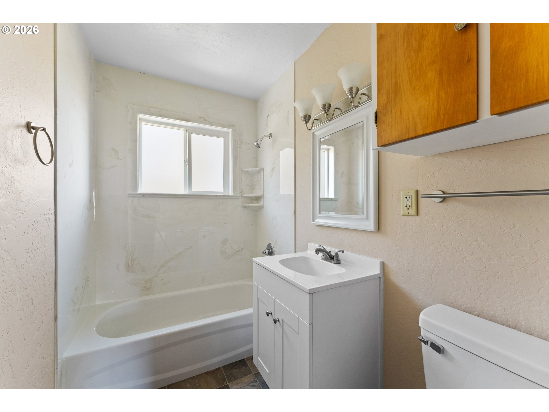 200 Sierra Drive Eagle Point, OR 97524 - Photo 21 of 23 Bathroom