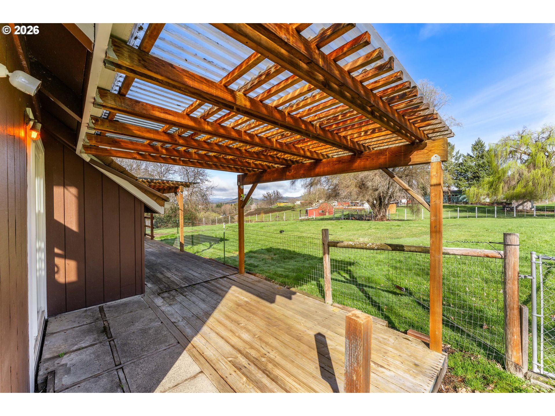 200 Sierra Drive Eagle Point, OR 97524 - Photo 5 of 23 Deck