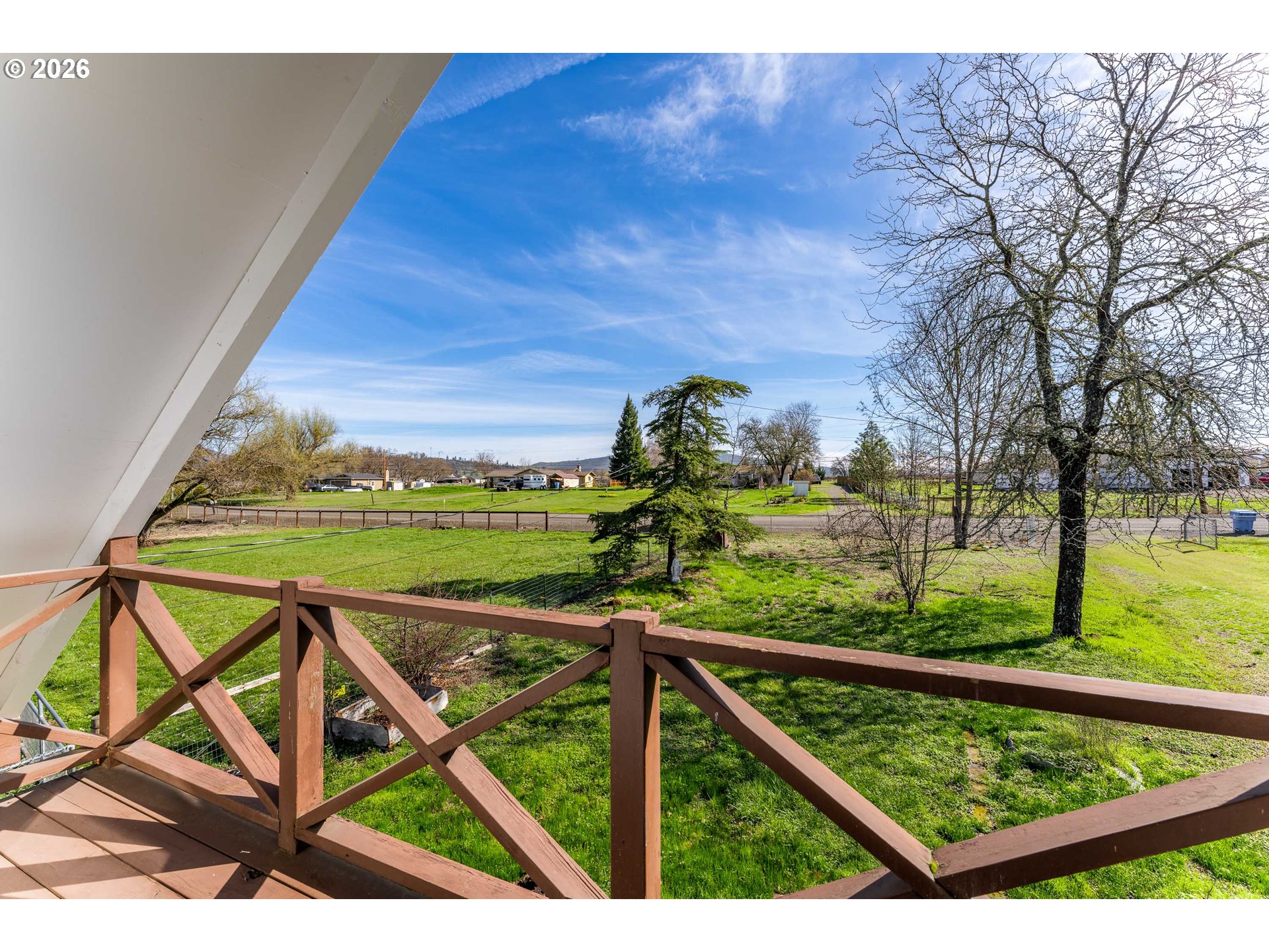 200 Sierra Drive Eagle Point, OR 97524 - Photo 9 of 23 Balcony