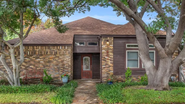 $400,000 | 431 Country Side Lane, Richardson, TX 75081